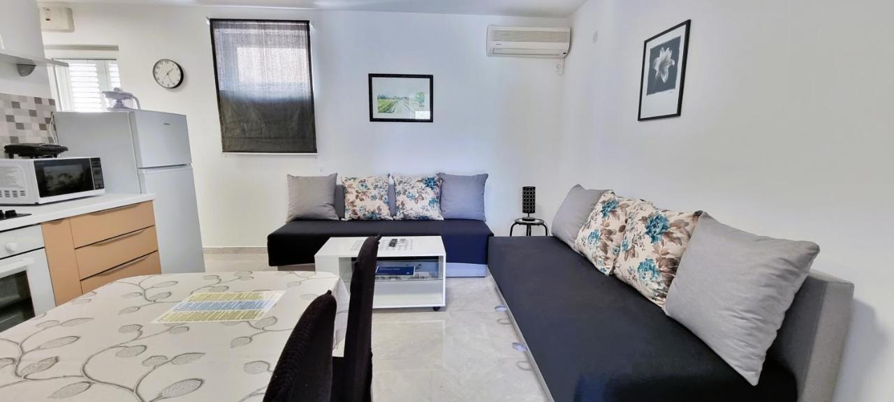 Apartment Tonci โนวาลยา ภายนอก รูปภาพ