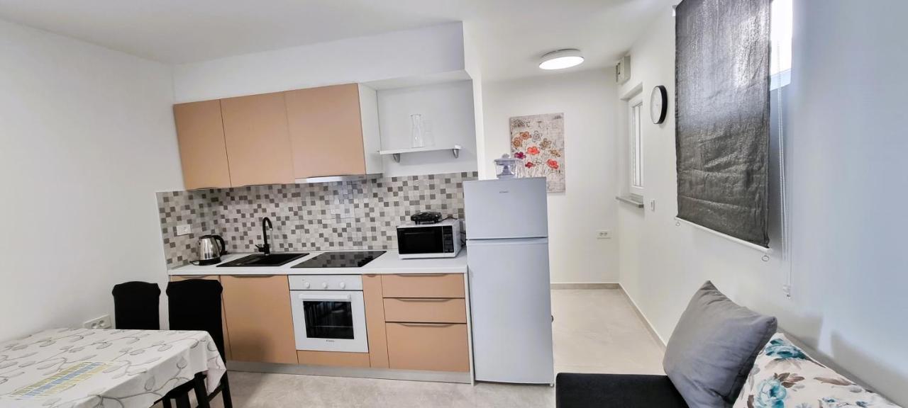 Apartment Tonci โนวาลยา ภายนอก รูปภาพ